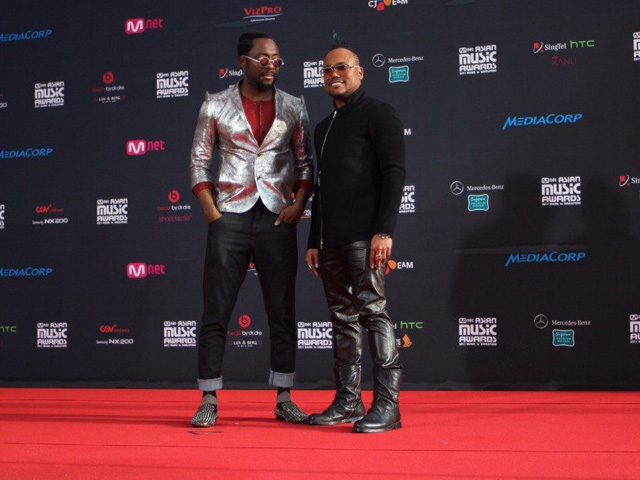 WILL.I.AM and APL.DE.AP at MAMA 2011 Singapore