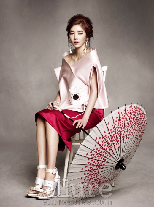 Son Dam Bi Allure Magazine February Issue 2013 B (2)