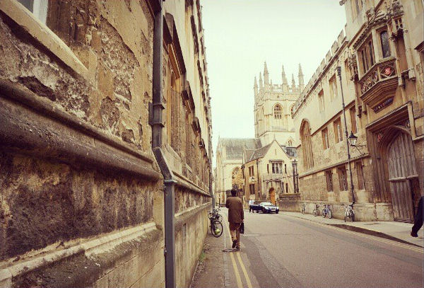 SNSD_Taeyeon_Oxford_3