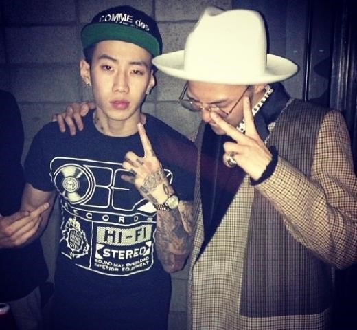 G-Dragon posted a picture of himself with Jay Park on twitter and commented “With jaybumaom.”